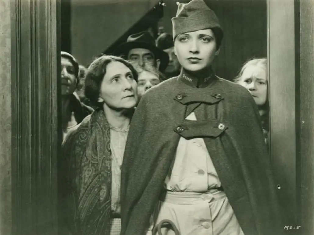 《女军医》2025法国电影高清未删减版-军事喜剧片HD完整版-免费在线观看超清画质