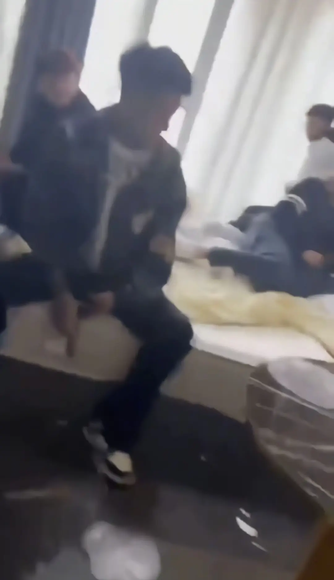 吉林长春万达公寓精神小伙高清视频在线观看-完整版资源免费下载-超清画质播放-VS影院/小小影院资源