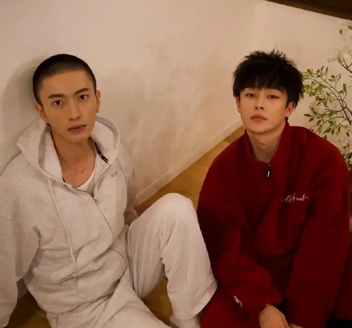 《这见鬼的工作》2025短剧全集免费看-双男主剧《这见鬼的工作》国语版在线观看-1080P高清无删减播放