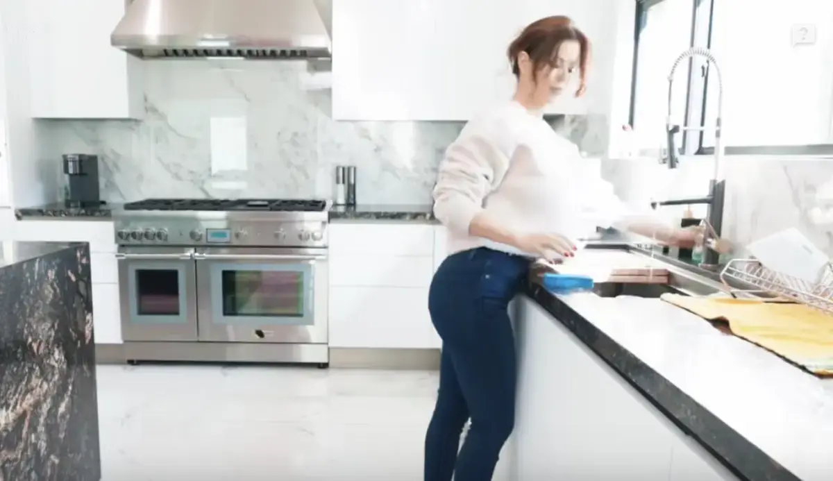 Alexis Fawx《Alexis Fawx》未删减版免费看-高清1080P在线播放-全系列中文字幕资源-无广告网盘下载观看