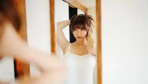 《网络吴梦梦》粉丝后援站第三季在线观看-台湾MV高清无删减版1080P-清纯校园与性感派对风格切换