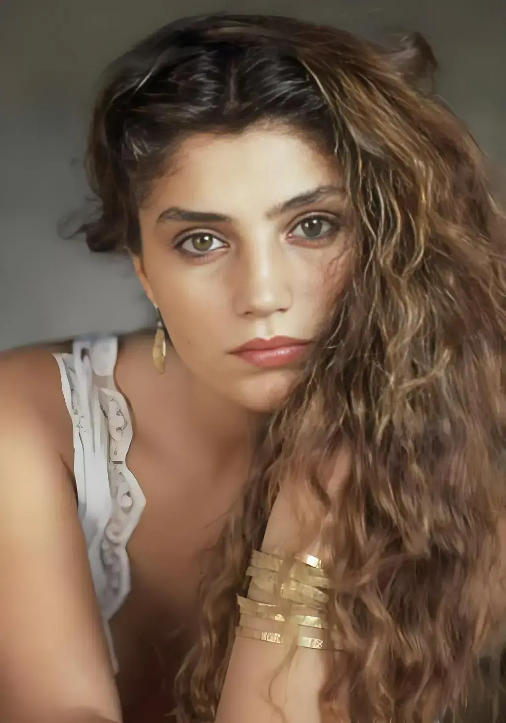 《美少女莫娜》未删减中文版高清全集免费看 - 网盘观看美国经典电影 - HD高清修复超清完整版在线播放不卡顿