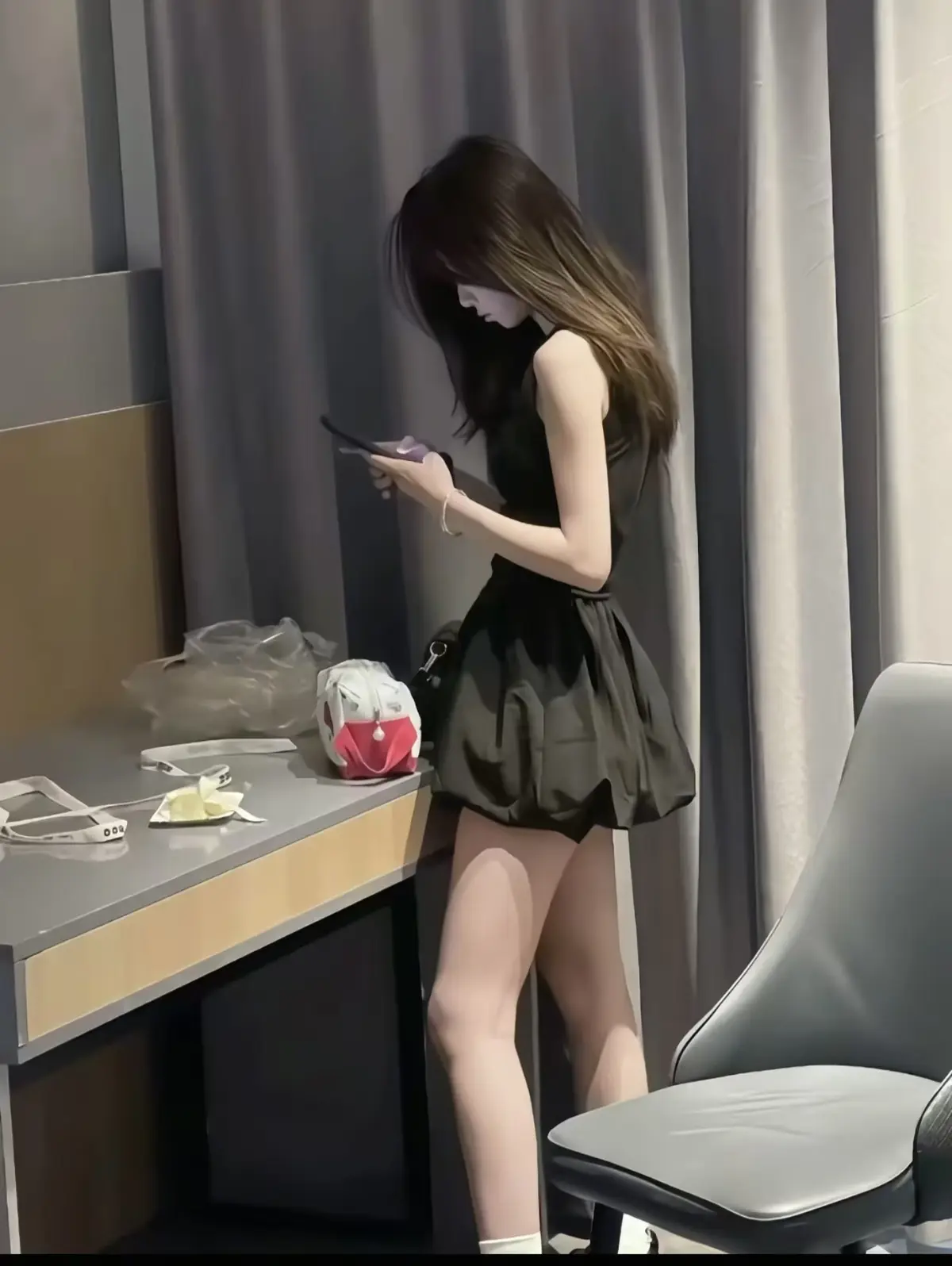 《11分43秒大四学姐穿搭完整版视频》- 穿搭教学完整版 - 高清无广告在线观看 - 百度云/夸克网盘下载